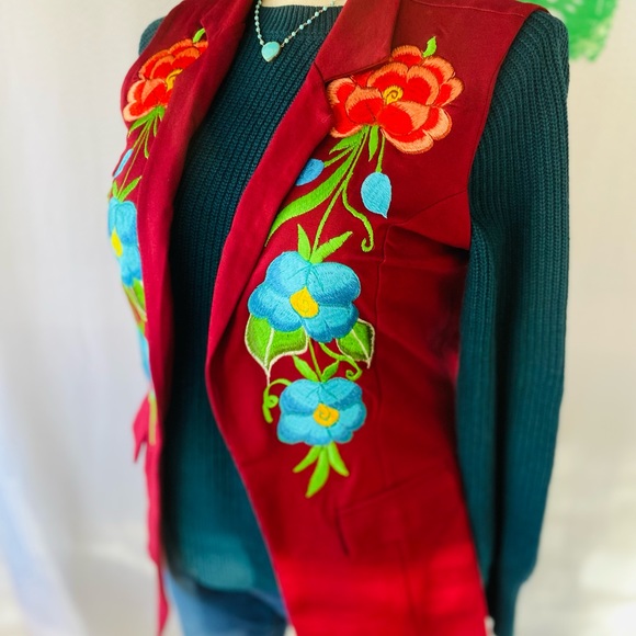 Long embroidered vest - Picture 3 of 9